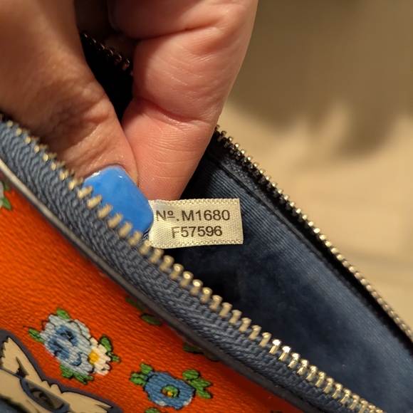 Coach Tea Rose Westie Corner Zip Wristlet - Picture 2 of 9